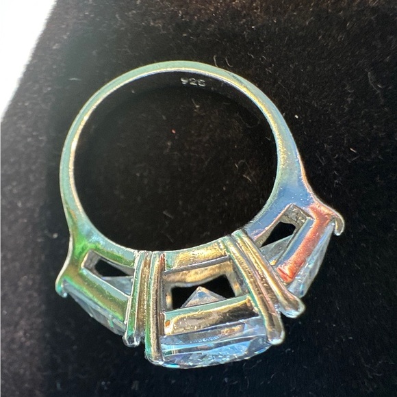 Colourless Moissanite Diamond,Engagement Solitaire Ring w Trillions - Picture 5 of 8